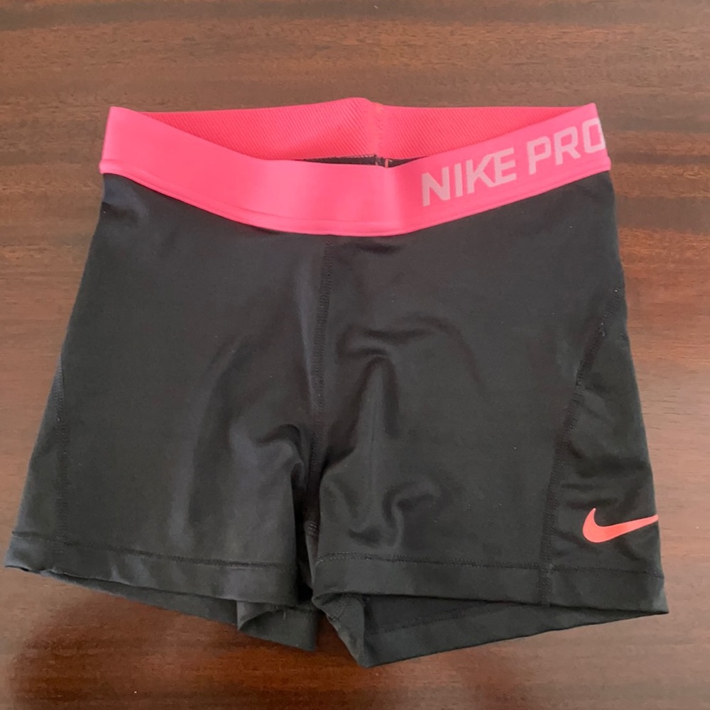 Gently used Nike pros, size S